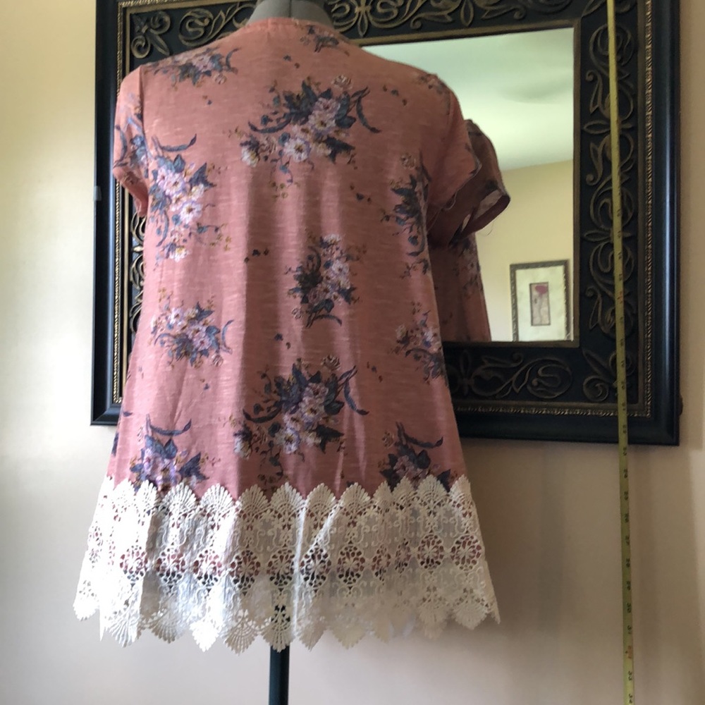 Ladies top - Picture 2 of 6